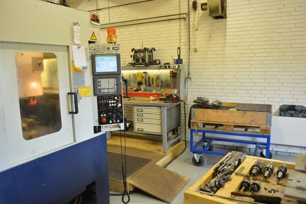 CNC-fræsecenter med færdige emner